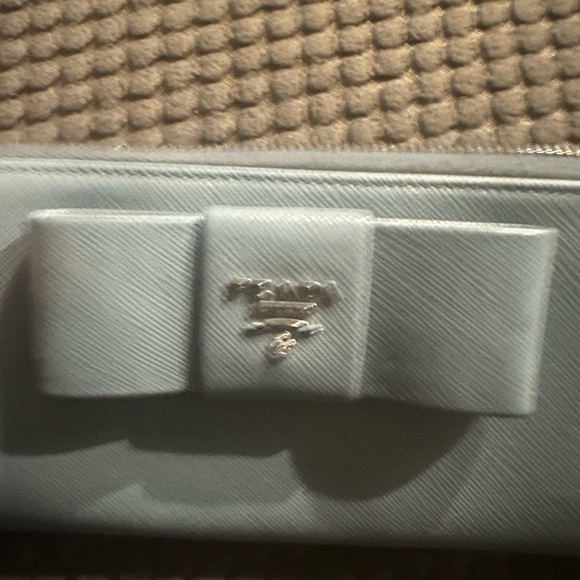 Women barely used baby blue wallet, in excellent condition with the bow tie - Picture 5 of 5